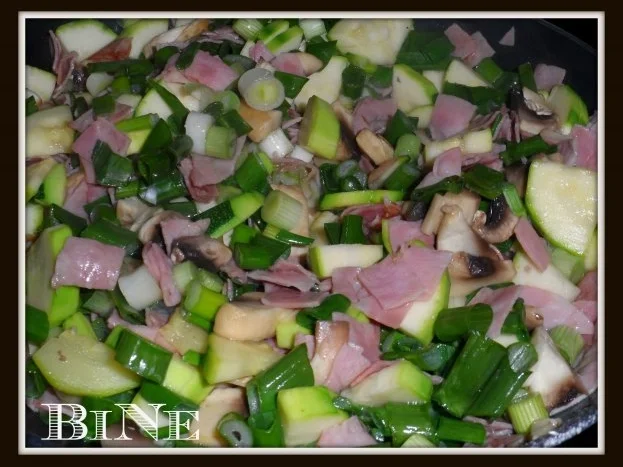 Rezept: BiNe` S PASTA - ZUCCHINIPFANNE Bild Nr. 4 BiNe` S PASTA - ZUCCHINIPFANNE - Rezept - Bild Nr. 4