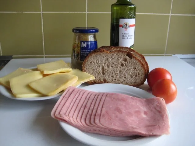 Rezept: Käseschnitten nach Walliser Art Bild Nr. 2 Käseschnitten nach Walliser Art - Rezept - Bild Nr. 2