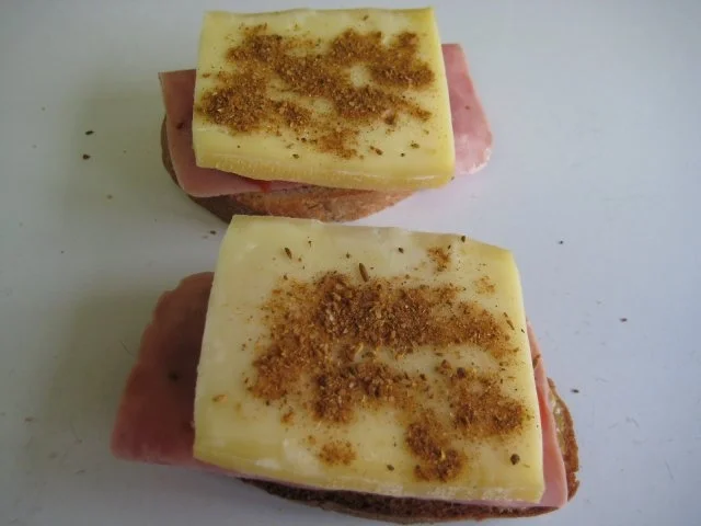 Rezept: Käseschnitten nach Walliser Art Bild Nr. 4 Käseschnitten nach Walliser Art - Rezept - Bild Nr. 4