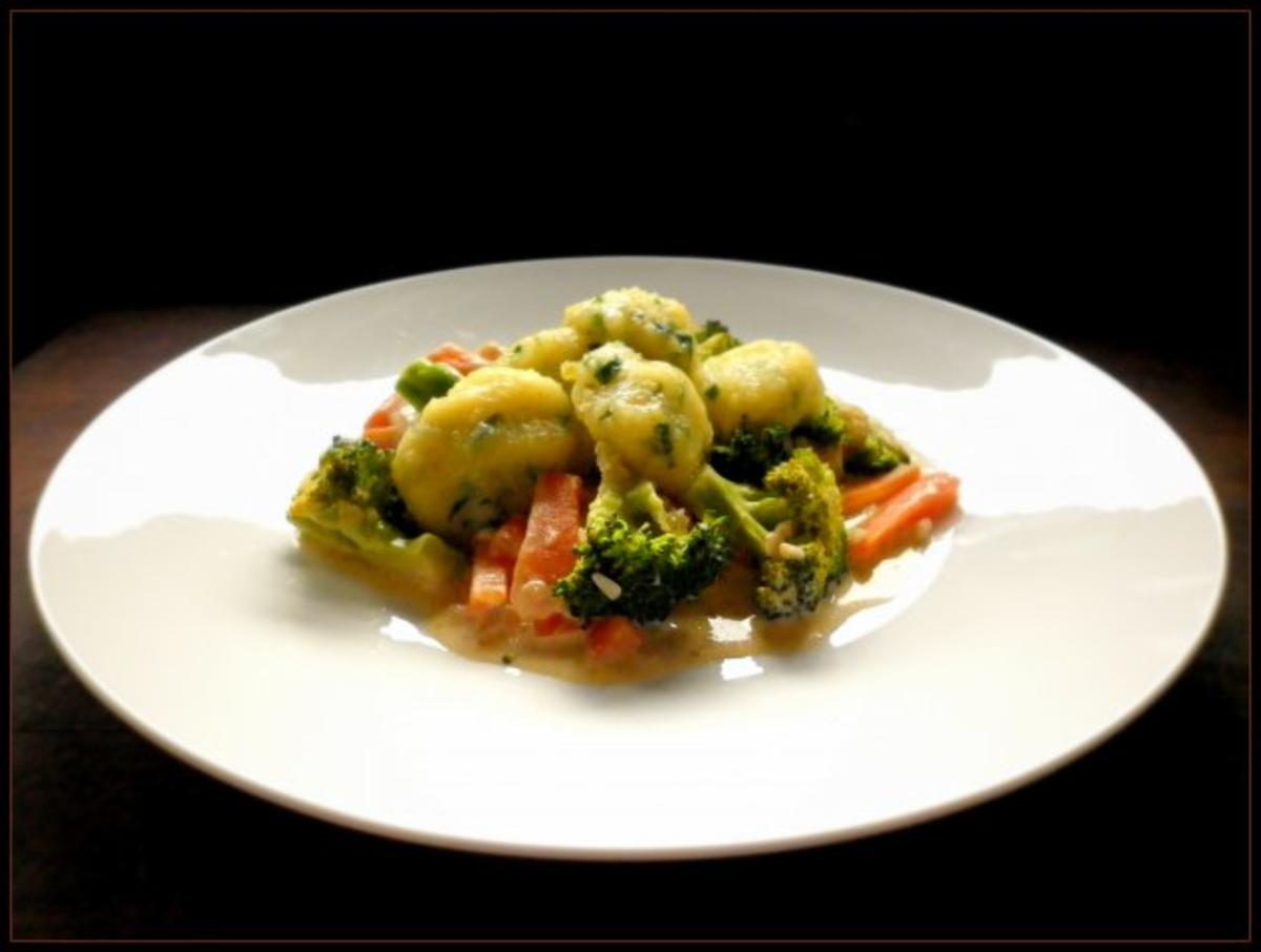 Bilder für Bärlauch - Gnocchi und Broccoli-Karotten-Gemüse - Rezept