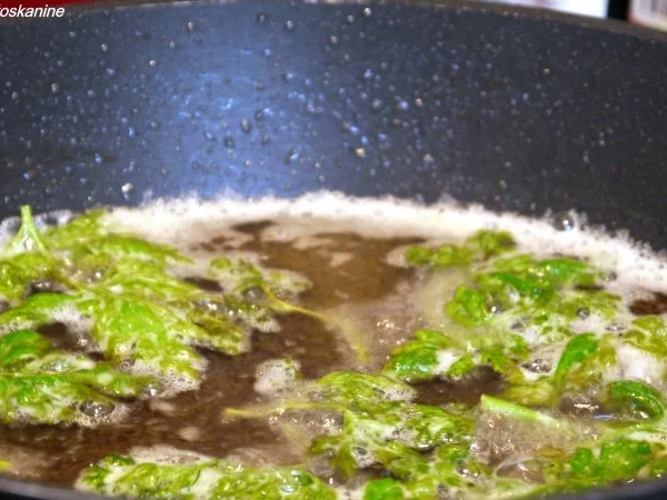 Süss-scharfe Hähnchenschnitzel mit frittierter Petersilie - Rezept - Bild Nr. 9