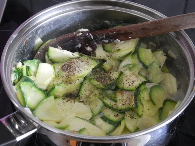 Gemüsebeilage : Zucchinigemüse - Rezept - Bild Nr. 7