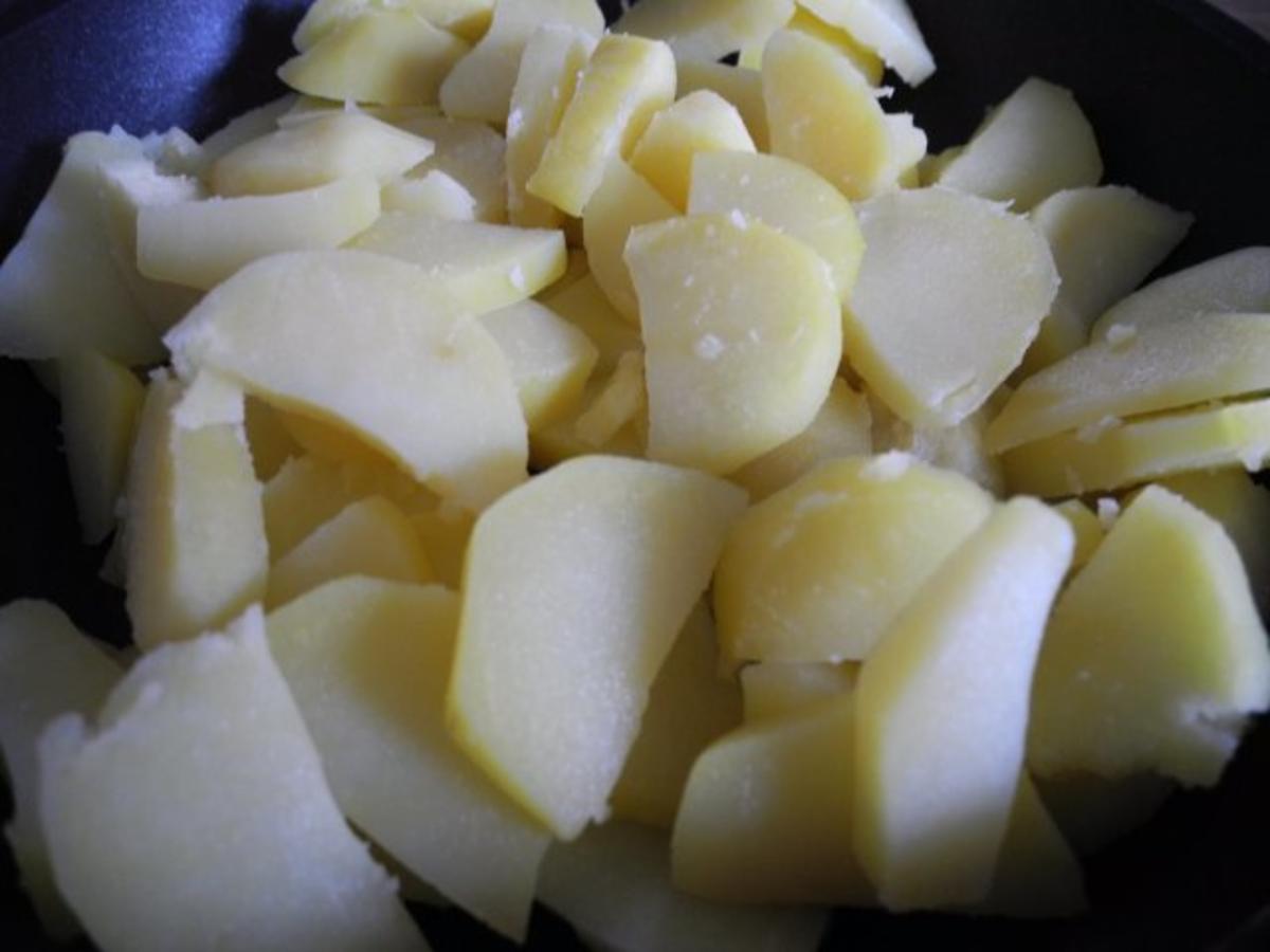 Unter 30 Minuten : Wurst - Bratkartoffeln dazu Gurkensalat - Rezept - Bild Nr. 3