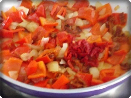 Rezept: Paprika-Tomaten- Peperonisauce für Tagliatelle nach Art des Hauses Bild Nr. 10 Paprika-Tomaten- Peperonisauce für Tagliatelle nach Art des Hauses - Rezept - Bild Nr. 10