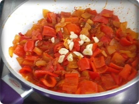 Rezept: Paprika-Tomaten- Peperonisauce für Tagliatelle nach Art des Hauses Bild Nr. 13 Paprika-Tomaten- Peperonisauce für Tagliatelle nach Art des Hauses - Rezept - Bild Nr. 13