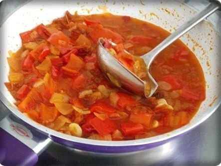 Rezept: Paprika-Tomaten- Peperonisauce für Tagliatelle nach Art des Hauses Bild Nr. 14 Paprika-Tomaten- Peperonisauce für Tagliatelle nach Art des Hauses - Rezept - Bild Nr. 14