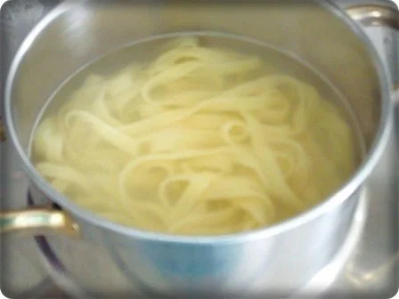 Rezept: Paprika-Tomaten- Peperonisauce für Tagliatelle nach Art des Hauses Bild Nr. 22 Paprika-Tomaten- Peperonisauce für Tagliatelle nach Art des Hauses - Rezept - Bild Nr. 22