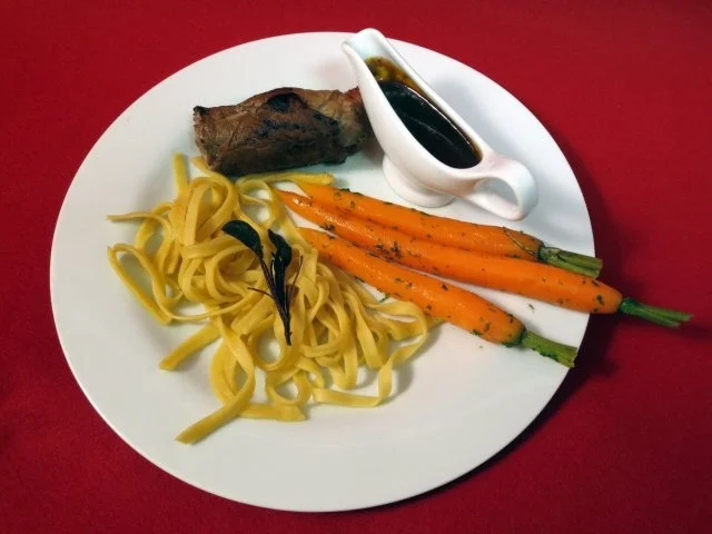 Involtini an Tagliatelle und Fingermöhrchen - Rezept