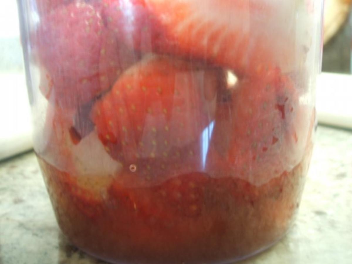 Getränke: Erdbeer-Rhabarber-Milch - Rezept - Bild Nr. 3