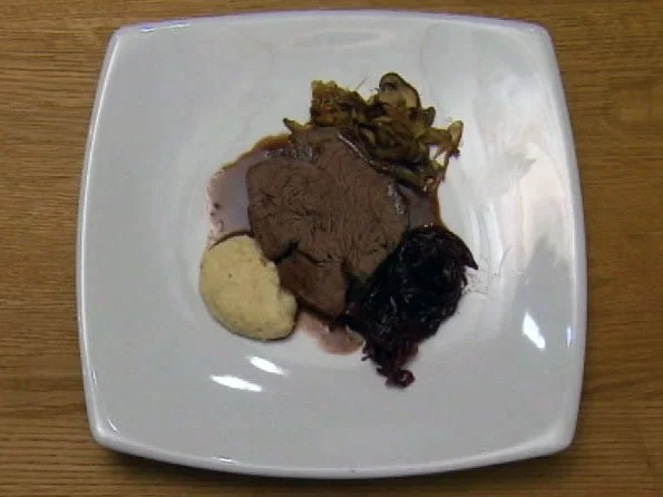 Brasato rosa mit Selleriepüree, Waldpilzen und Baroloschalotten (Ulla Kock am Brink) - Rezept