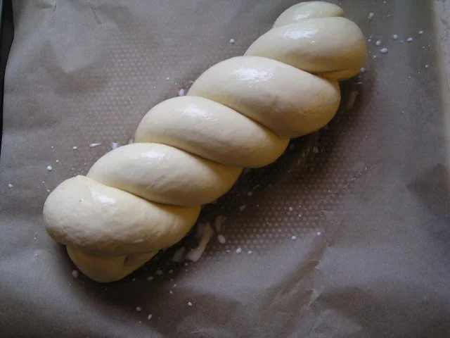 Rezept: Nuss-Marzipan-Zopf Bild Nr. 8 Nuss-Marzipan-Zopf - Rezept - Bild Nr. 8