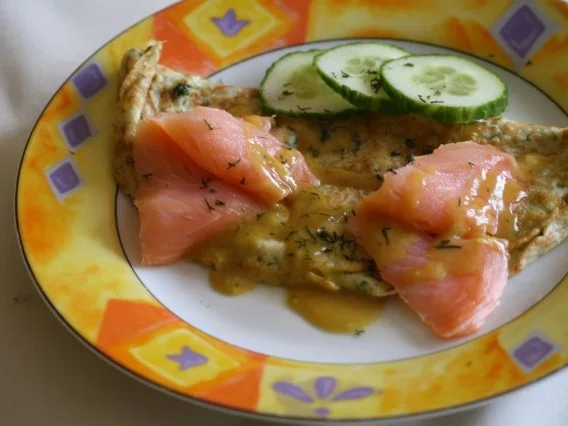 Kräuter-Pfannkuchen mit Räucherlachs - Rezept