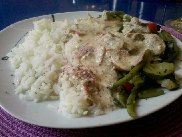 Gemüse: Gedämpftes Gemüse mit Käse-Schinkensoße und Reis - Rezept