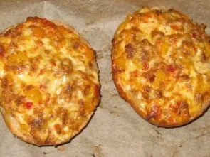 Rezept: Saftige Party-Pizza-Brötchen mit Rinderhack Saftige Party-Pizza-Brötchen mit Rinderhack - Rezept