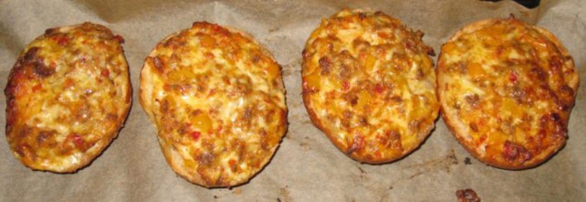 Bilder für Saftige Party-Pizza-Brötchen mit Rinderhack - Rezept