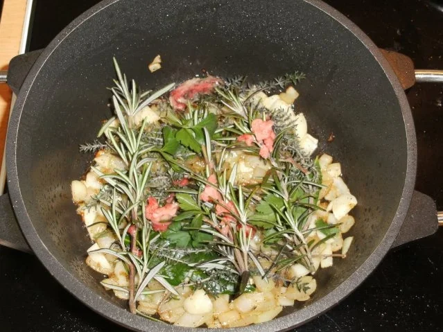 Fleisch: Lammhaxe im Kräuterbett - Rezept - Bild Nr. 3