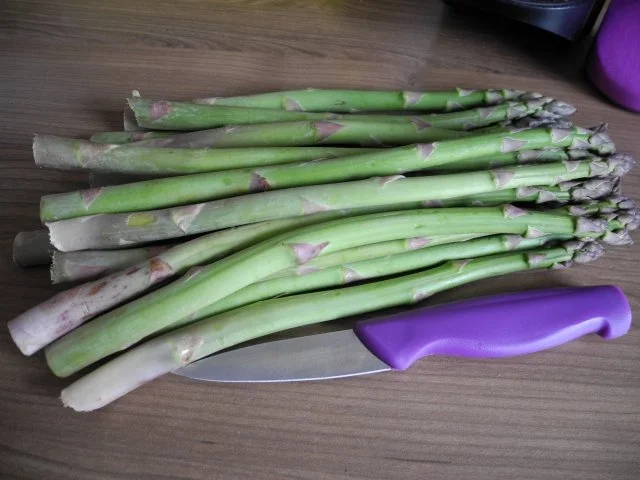 Rezept: Gemüsebeilage : Grünen Spargel mit gewürfeltem Speck Bild Nr. 2 Gemüsebeilage : Grünen Spargel mit gewürfeltem Speck - Rezept - Bild Nr. 2