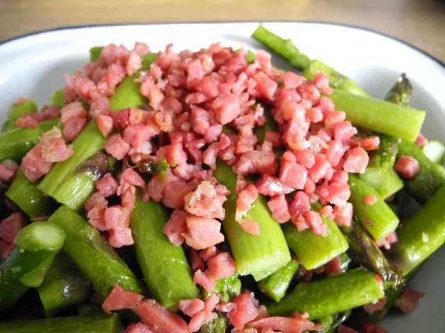 Rezept: Gemüsebeilage : Grünen Spargel mit gewürfeltem Speck Bild Nr. 3 Gemüsebeilage : Grünen Spargel mit gewürfeltem Speck - Rezept - Bild Nr. 3