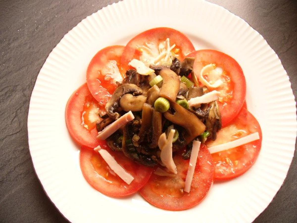 Champignonsalat auf Tomatencarpacchio - Rezept