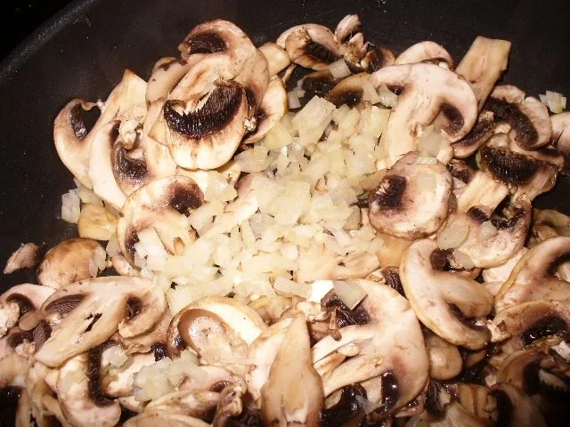 Champignonsalat auf Tomatencarpacchio - Rezept - Bild Nr. 3