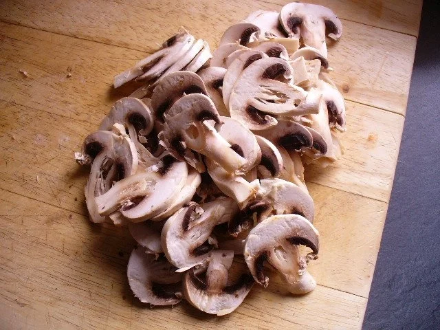 Champignonsalat auf Tomatencarpacchio - Rezept - Bild Nr. 2