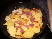 deftige Bratkartoffeln mit Gurkensalat - Rezept