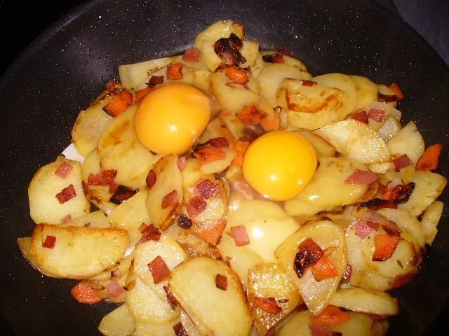 Rezept: deftige Bratkartoffeln mit Gurkensalat Bild Nr. 3 deftige Bratkartoffeln mit Gurkensalat - Rezept - Bild Nr. 3