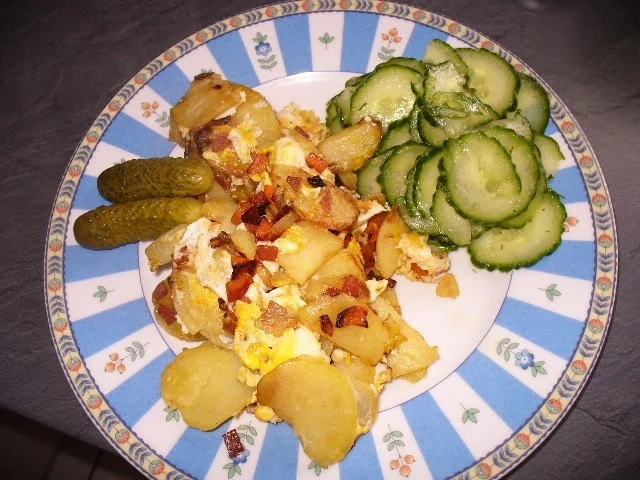 Rezept: deftige Bratkartoffeln mit Gurkensalat Bild Nr. 5 deftige Bratkartoffeln mit Gurkensalat - Rezept - Bild Nr. 5