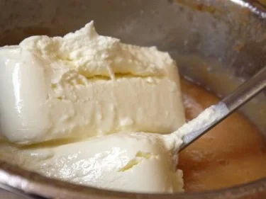 Rhabarber-Quark-Mousse mit Orangenkaramell-Whisky-Sauce - Rezept - Bild Nr. 5