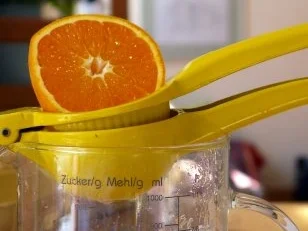 Rhabarber-Quark-Mousse mit Orangenkaramell-Whisky-Sauce - Rezept - Bild Nr. 7