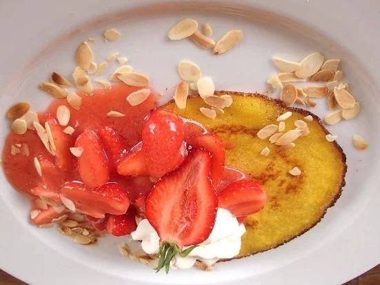 Rezept: Erdbeere auf Safran-Vanille-Crépe Bild Nr. 2 Erdbeere auf Safran-Vanille-Crépe - Rezept - Bild Nr. 2