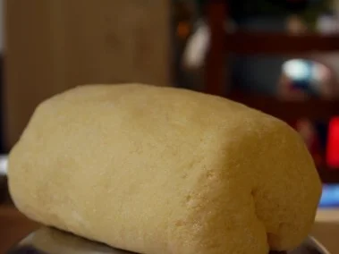 Ravioli mit Lachsforellen-Meerrettich-Füllung und Salbeibutter - Rezept - Bild Nr. 3