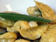 Ravioli mit Lachsforellen-Meerrettich-Füllung und Salbeibutter - Rezept