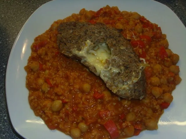 Rezept: Hackbraten mit Käse gefüllt im Römertopf Bild Nr. 2 Hackbraten mit Käse gefüllt im Römertopf - Rezept - Bild Nr. 2