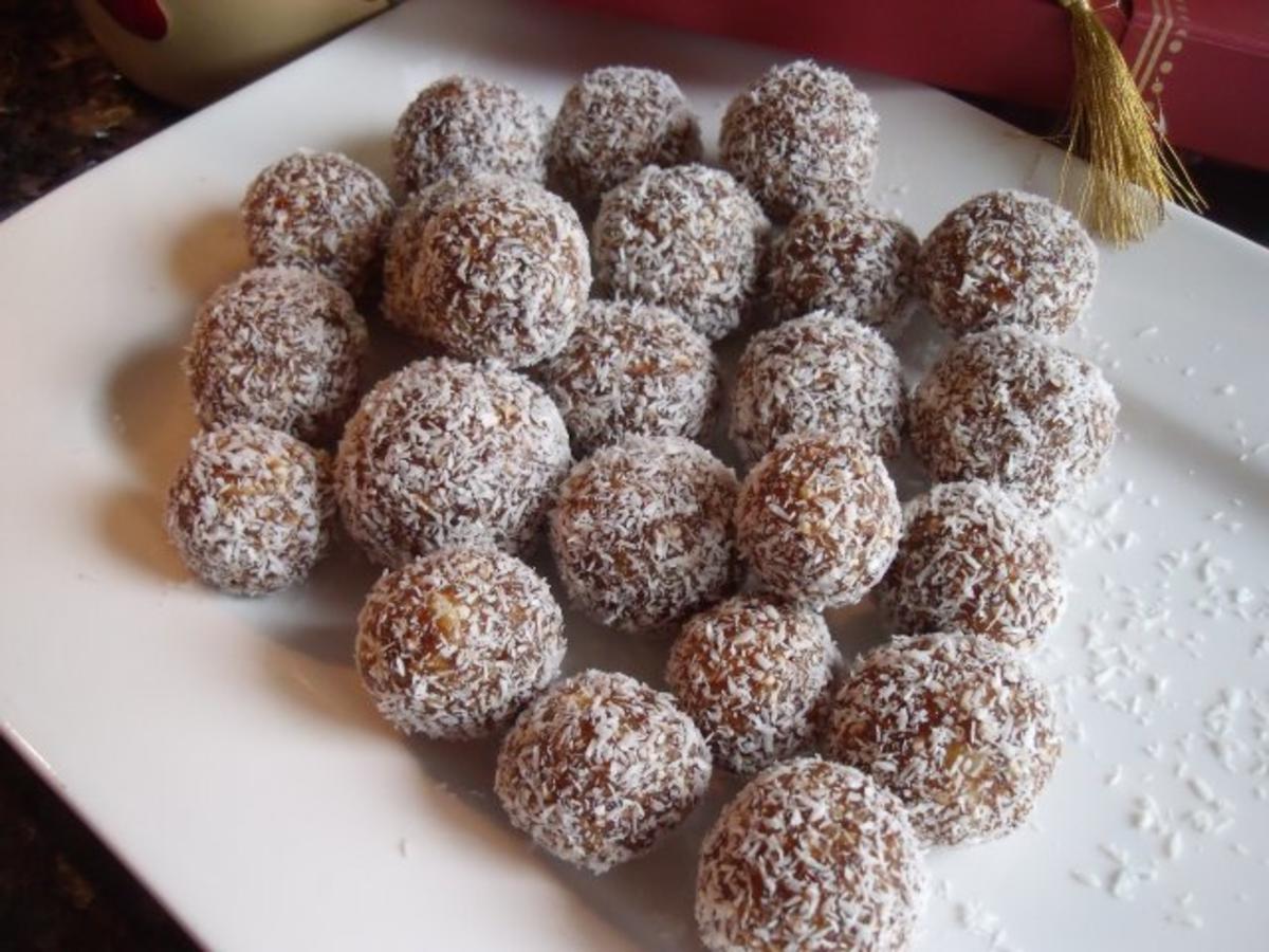 Pralinen: Aprikosen-Marzipan-Fruchtkugeln - Rezept - kochbar.de
