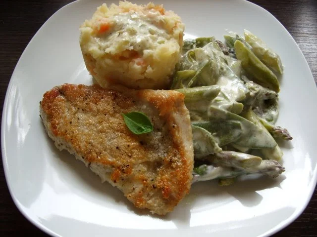 Putenschnitzel mit Kartoffel-Karotten-Stampf und Spargelgemüse - Rezept - Bild Nr. 2