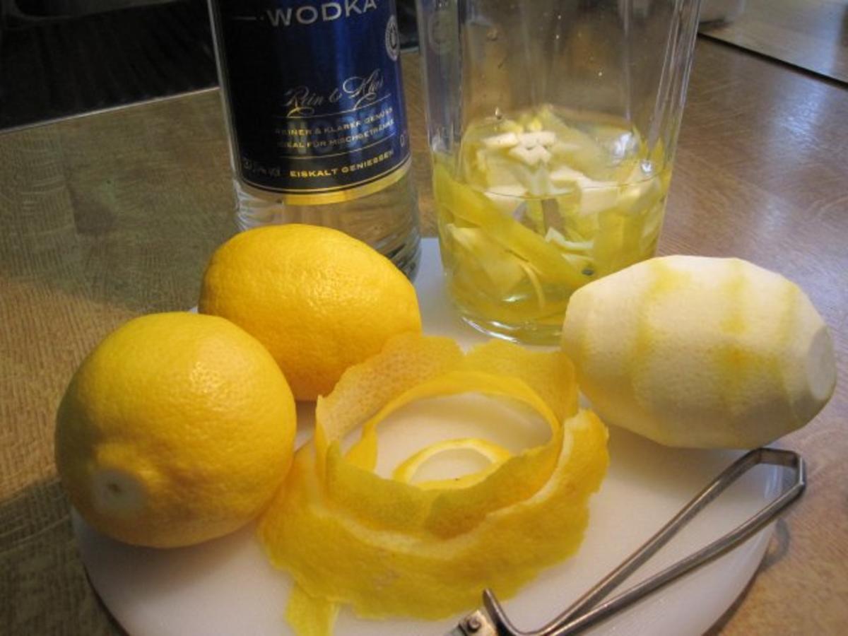 Zitronenlikör Limoncello von selbst geernteten Zitronen - schnell ...