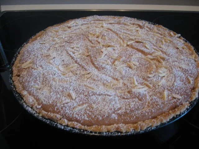 Rezept: Apfel-Tarte mit Marzipan-Haube Bild Nr. 2 Apfel-Tarte mit Marzipan-Haube - Rezept - Bild Nr. 2