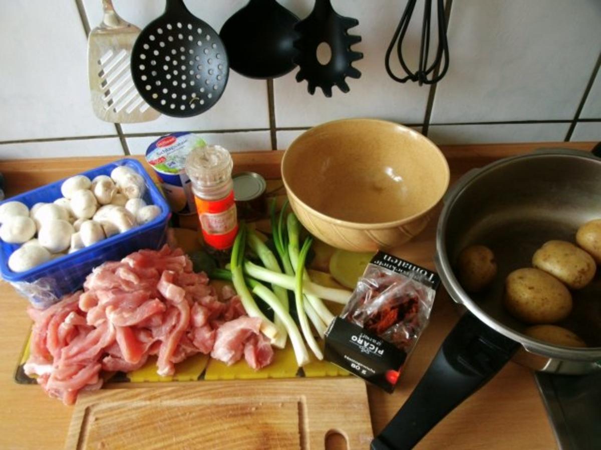 Schweinegeschnetzeltes in brauner Soße mit Rahmchampignons und Ofenkartoffeln - Rezept - Bild Nr. 4