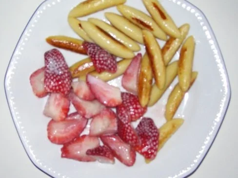 Erdbeeren gebraten in Kokosmilch mit Schupfnudeln - Rezept - Bild Nr. 3