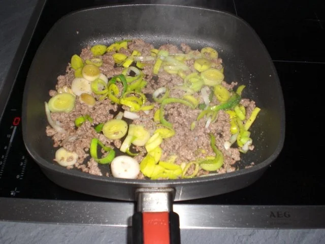 Rezept: Lauch-Hack-Pfanne mit Spätzle Bild Nr. 5 Lauch-Hack-Pfanne mit Spätzle - Rezept - Bild Nr. 5