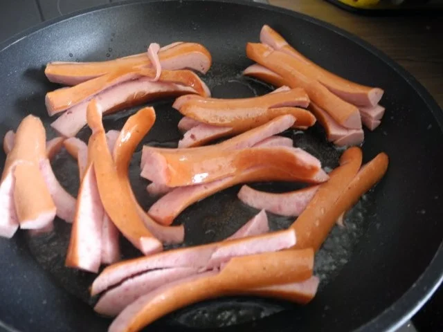 Aus dem Backofen : Raspelauflauf mit Wurstkraken und frischem Salat - Rezept - Bild Nr. 12