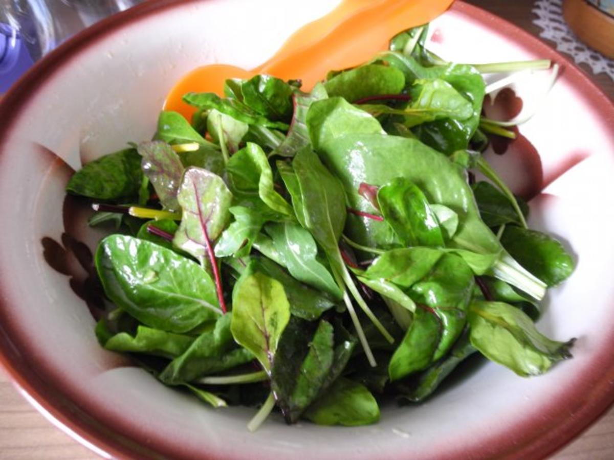 Aus dem Backofen : Raspelauflauf mit Wurstkraken und frischem Salat - Rezept - Bild Nr. 14