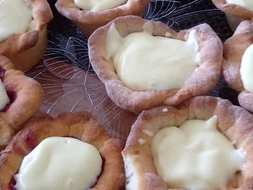 Rezept: Muffins gefüllt mit Roter Grütze Muffins gefüllt mit Roter Grütze - Rezept