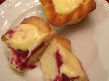 Rezept: Muffins gefüllt mit Roter Grütze Bild Nr. 3 Muffins gefüllt mit Roter Grütze - Rezept - Bild Nr. 3