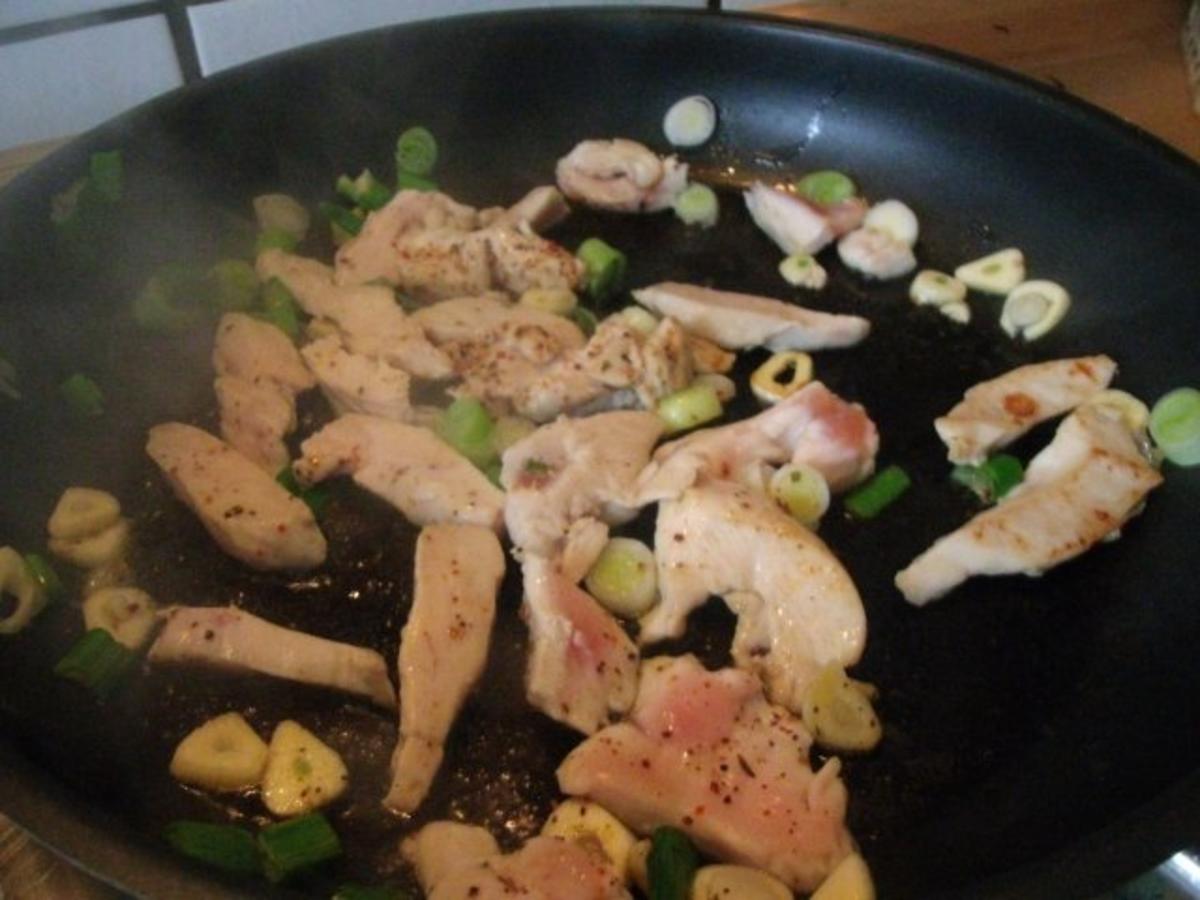 Mie-Nudeln mit asiatischem Gemüse und Hühnerbrustfilet - Rezept - Bild Nr. 5