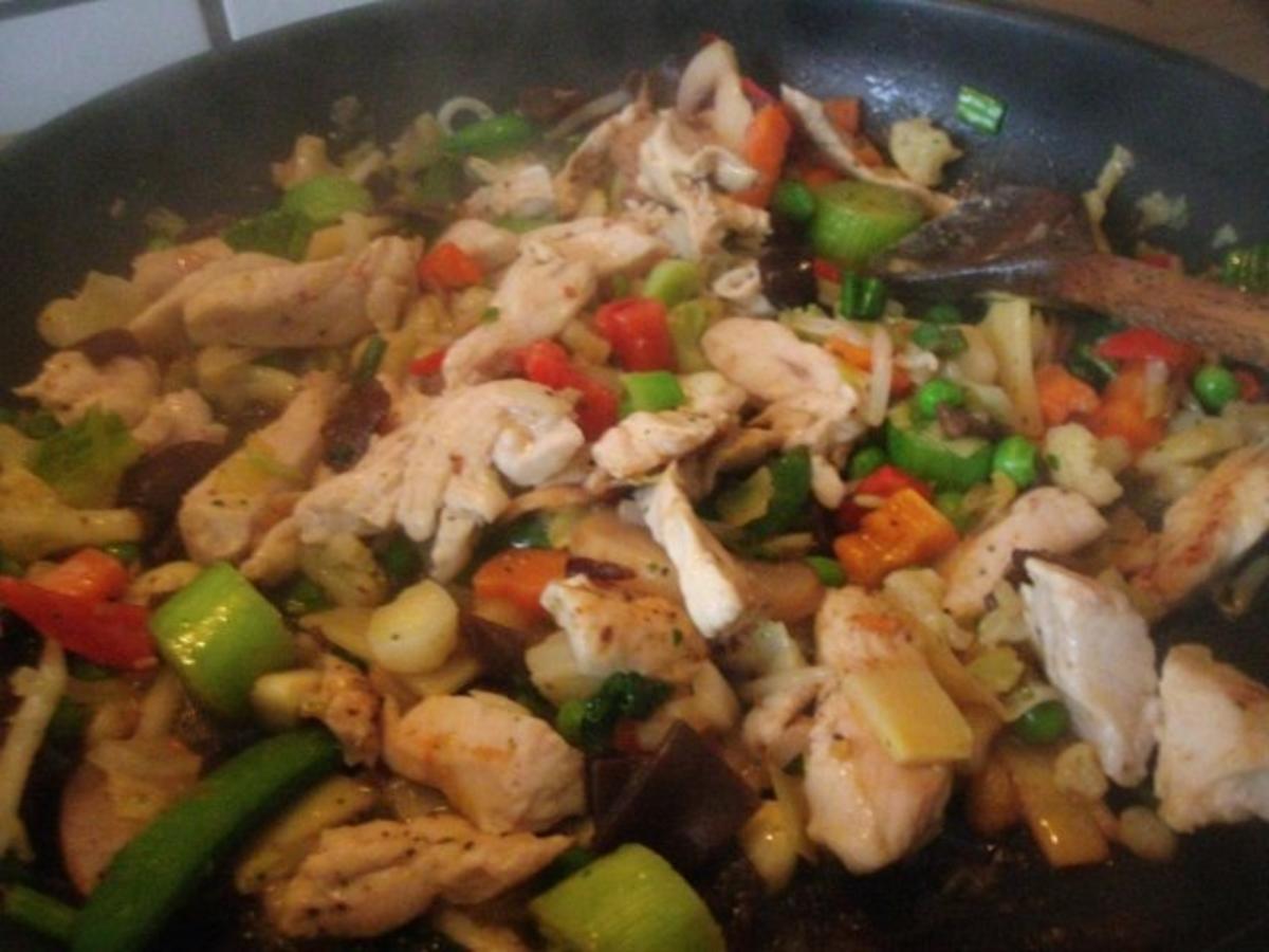 Mie-Nudeln mit asiatischem Gemüse und Hühnerbrustfilet - Rezept - Bild Nr. 7