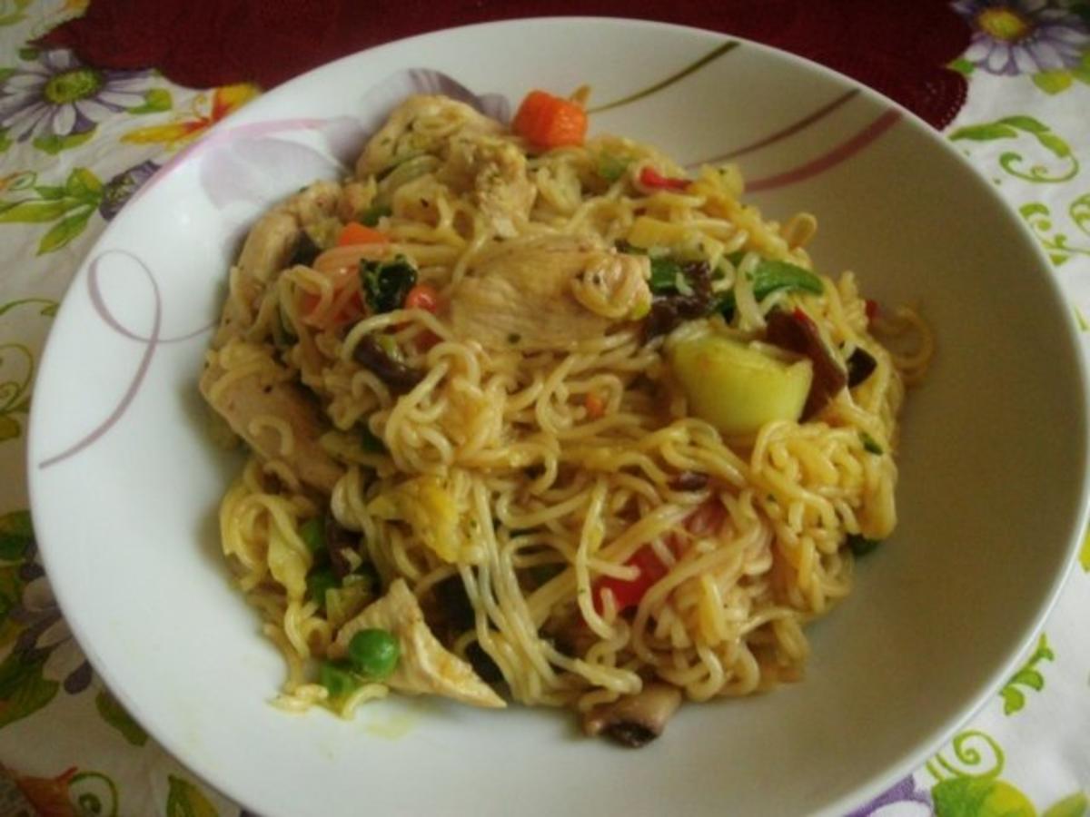 Mie Nudeln mit asiatischem Gemüse und Hühnerbrustfilet - einfach - 107 ...