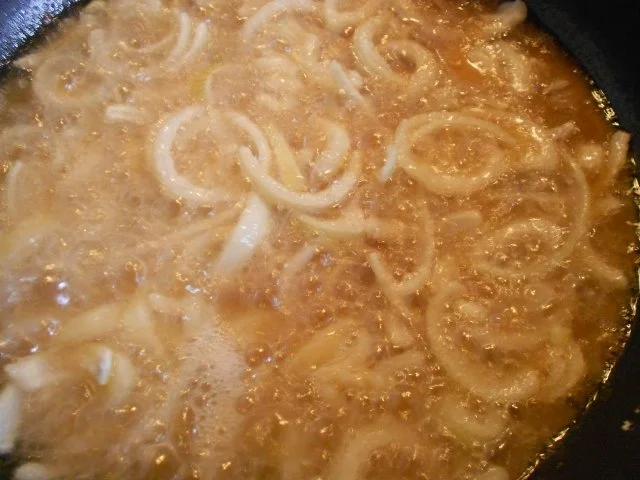 Rezept: Hot Dog mit hausgemachten Röstzwiebeln und hausgemachter Sauce Bild Nr. 3 Hot Dog mit hausgemachten Röstzwiebeln und hausgemachter Sauce - Rezept - Bild Nr. 3