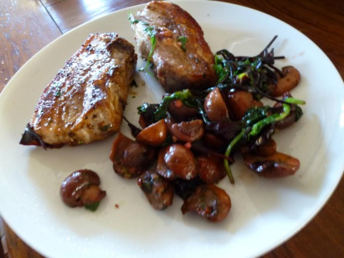 Allerlei Fleisch auf warmem Salatbett - Rezept - Bild Nr. 3